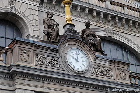 チューリッヒ中央駅、駅舎の時計