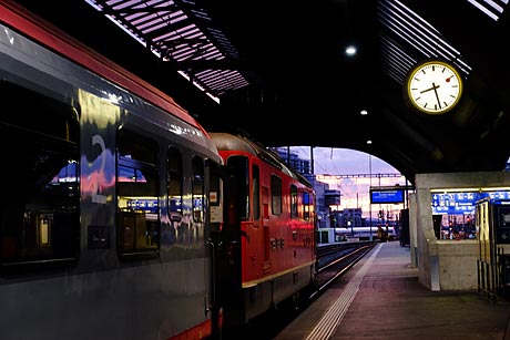 チューリッヒ中央駅、出発を待つザグレブ経由ベオグラード生き夜行列車