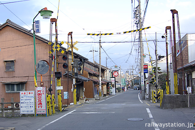 岐阜県大垣市、中山道・赤坂宿を横切る西濃鉄道の踏切