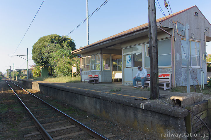 銚子電鉄・海鹿島駅、小さな一面一線のホームと駅舎