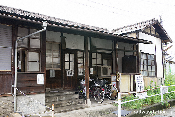 宮島線・広電廿日市駅、木造駅舎らしい側面