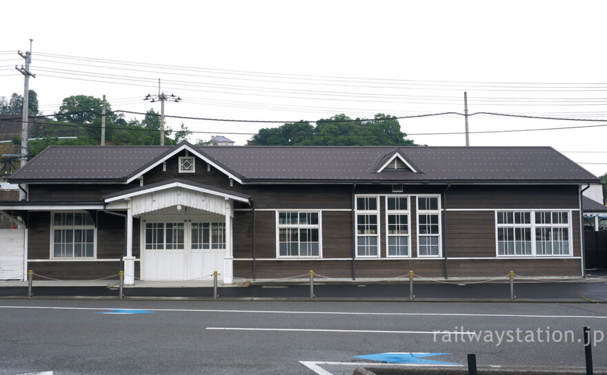 別子鉱山鉄道(下部鉄道)星越駅。廃線後も生き残った木造駅舎。。