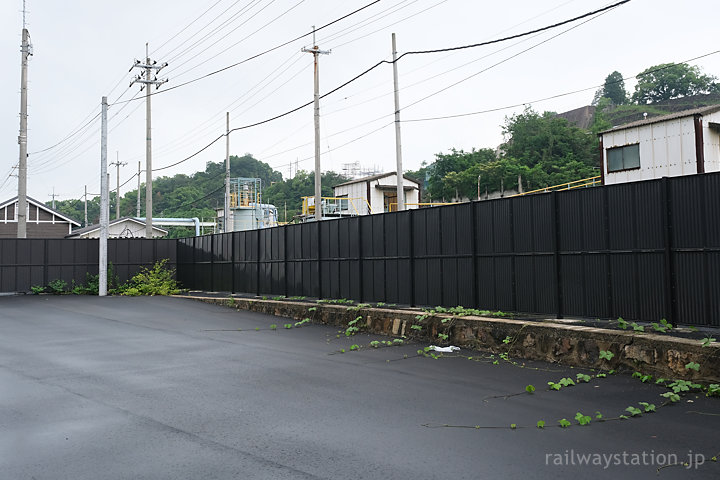 別子鉱山鉄道(下部鉄道)、星越駅跡。石積みのホーム跡。