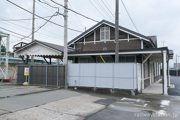 別子鉱山鉄道・星越駅舎、ホーム上屋も残る