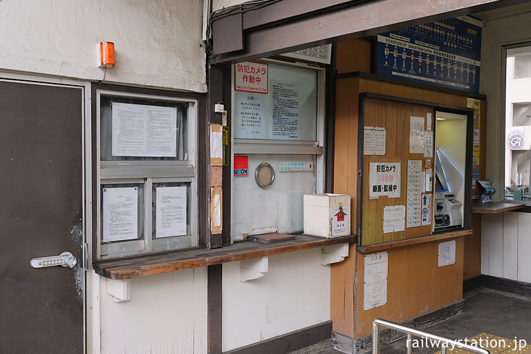 伊豆箱根鉄道駿豆線・三島二日町駅、無人駅となり塞がれた窓口