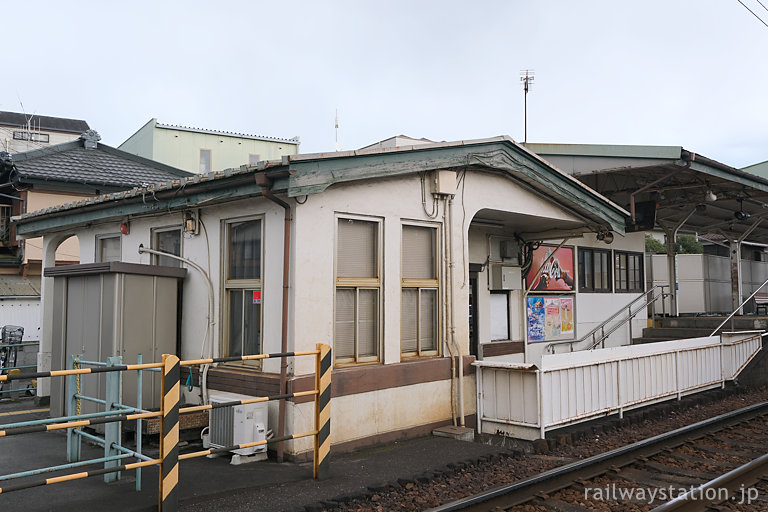 伊豆箱根鉄道駿豆線・三島二日町駅舎、線路・ホーム側