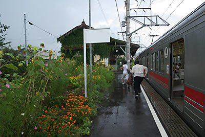 上田電鉄・別所線、ゲリラ豪雨の襲われる中塩田駅