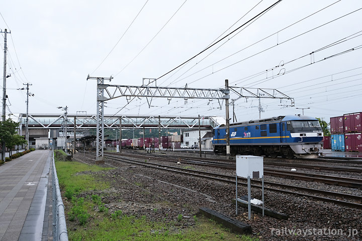 JR新居浜駅近く、別子鉱山鉄道の廃線跡はサイクリングロードに