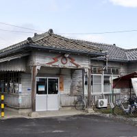 新村駅 (アルピコ交通・上高地線)～使い込まれた味わいが素晴らしい木造駅舎～