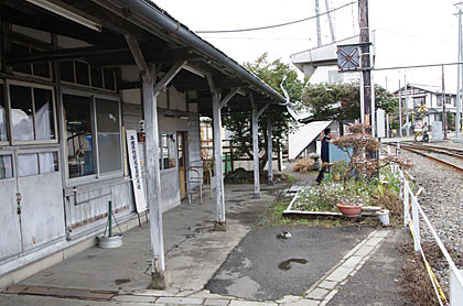 アルピコ交通上高地線・新村駅、駅舎ホーム側