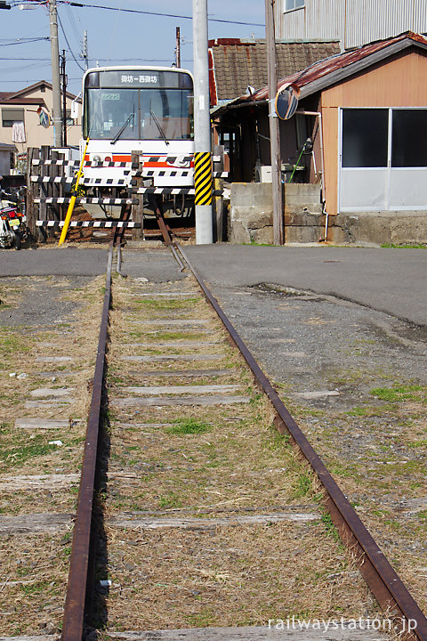 紀州鉄道・西御坊駅からかつての終点・日高川駅跡まで廃線跡が残る