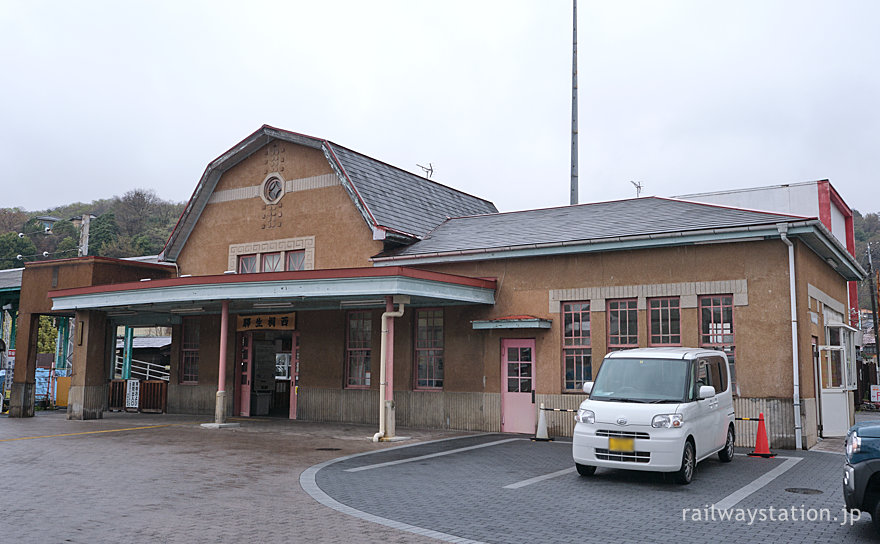 上毛電鉄・西桐生駅、洋風建築のレトロな駅舎