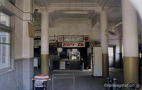 屋島ケーブル・屋島山上駅、廃線同様で廃虚ような駅舎内部