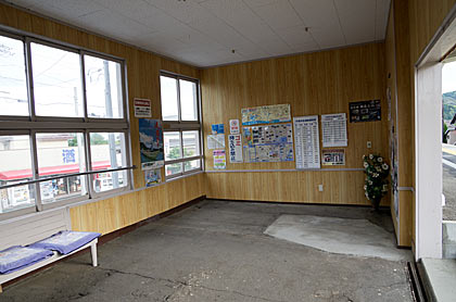 天竜浜名湖鉄道(天浜線)・尾奈駅、待合室