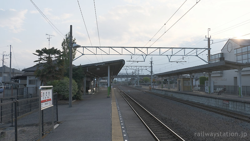 群馬県太田市、東武鉄道・伊勢崎線、木崎駅プラットホーム