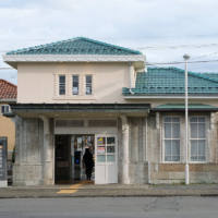 東武鉄道宇都宮線・南宇都宮駅、大谷石が特徴的な洋風駅舎