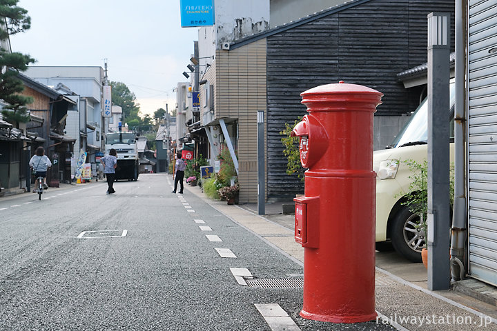 うだつの上がる町並みの美濃市の丸ポスト