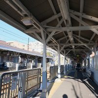 東急電鉄池上線・石川台駅、蒲田方面の1番ホームの木造上屋