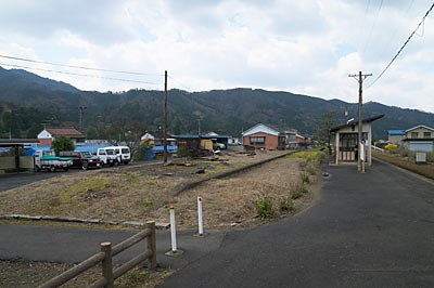 若桜鉄道・八東駅ホームと側線ホーム跡