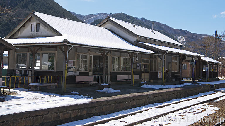 わたらせ渓谷鉄道・足尾駅、堂々とした木造駅舎