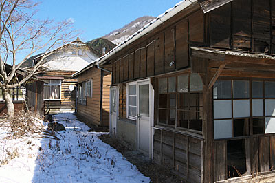 わたらせ渓谷鉄道・足尾駅、駅構内に残る古い建築物