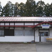 羽前成田駅 (山形鉄道)～昔のままの窓口跡が特に素晴らしい木造駅舎～